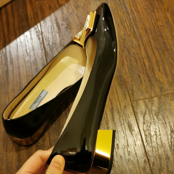 Authentic Prada patent leather buckle flat - Picture 3 of 8